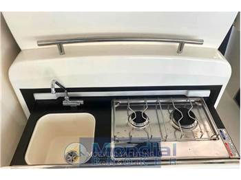 Quicksilver 875 sundeck