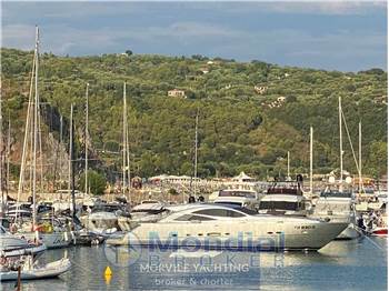 Pershing 76