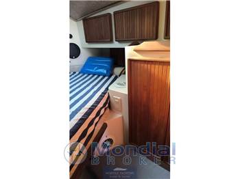 Boston whaler 31