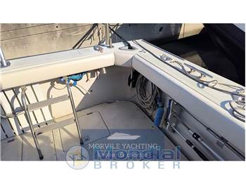 Boston whaler 31