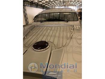 Pershing 64