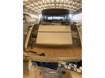 Pershing 64