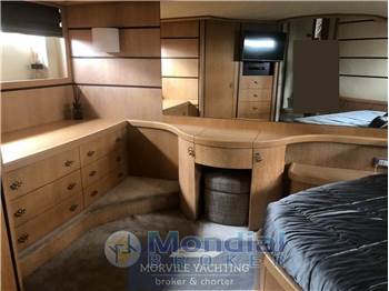 Pershing 76