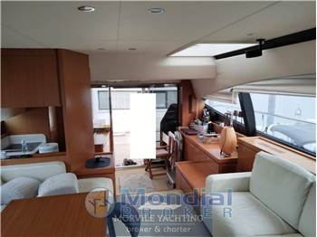Ferretti yachts 592