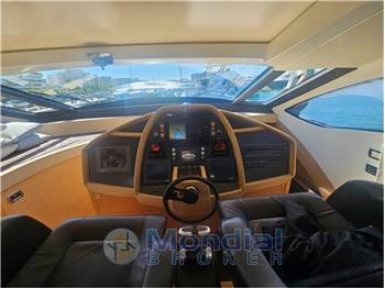 Pershing 72
