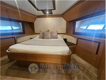 Pershing 72