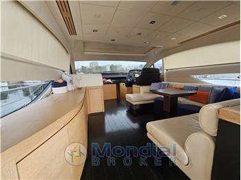 Pershing 64