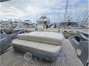 Pershing 64