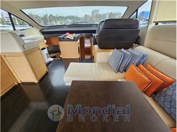 Pershing 64