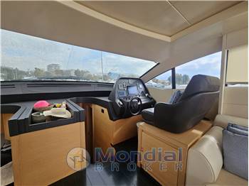 Pershing 64