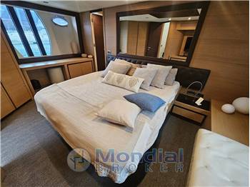 Pershing 72
