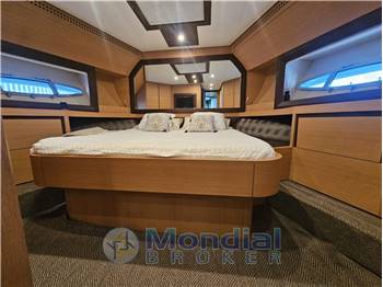 Pershing 72