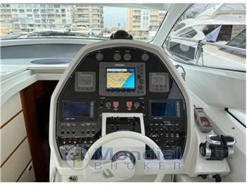 Pershing 50