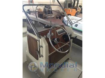 Boston Whaler Outrage 21'