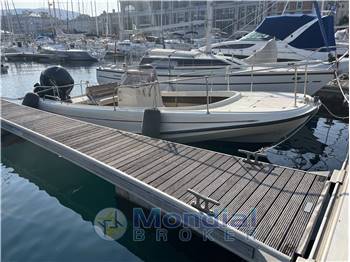 Boston Whaler Outrage 21'
