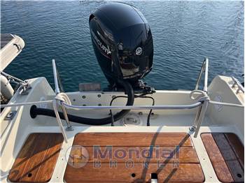 Boston Whaler Outrage 21'