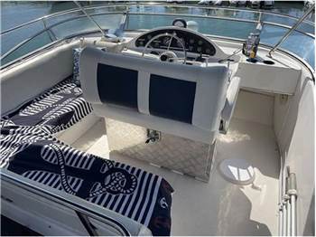 Bayliner 3587 aft cabin