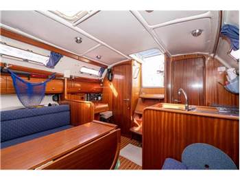 Bavaria 32 cruiser