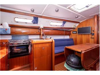 Bavaria 32 cruiser
