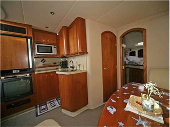 Cruisers yachts 3672