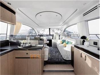 Azimut 53 fly