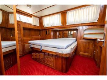 Overseas ind Trawler monk 42