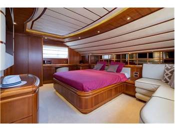 Ferretti Custom line 94