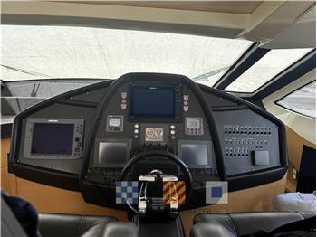 Pershing 72