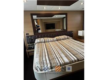 Pershing 72