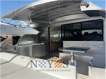 Pershing 72