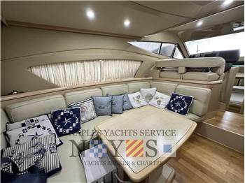 Ferretti Yachts 460