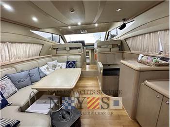 Ferretti Yachts 460