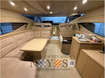 Ferretti Yachts 460