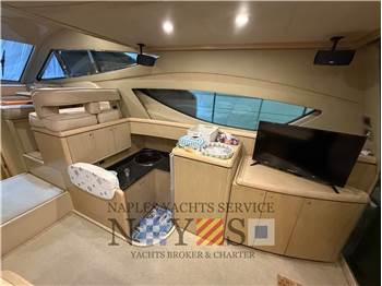 Ferretti Yachts 460
