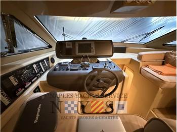 Ferretti Yachts 460