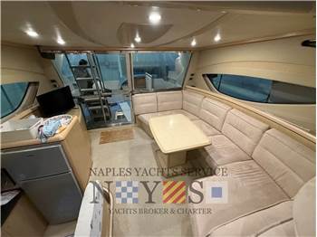 Ferretti Yachts 460