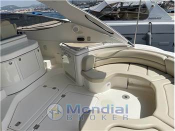 Cruisers Yacht 5470 Express