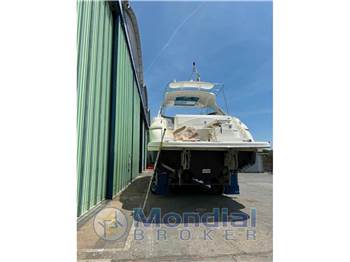 Cruisers Yacht 5470 Express
