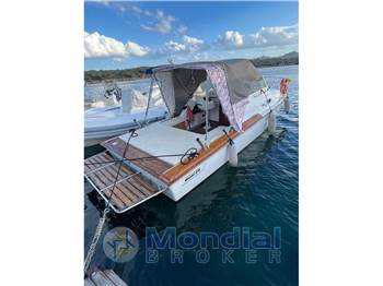 Boston Whaler 22 REVENGE