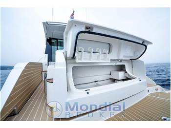 Tiara Yachts 48LE