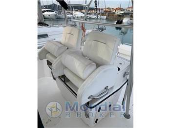 Boston Whaler OUTRAGE 28