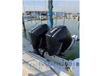 Boston Whaler OUTRAGE 28