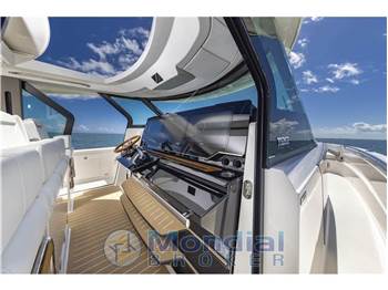 Tiara Yachts 56LS