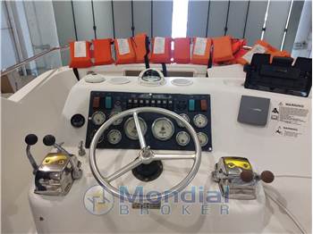 Riviera Marine 33 Flybridge