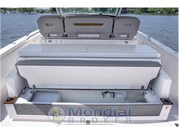 Tiara Yachts 43LS