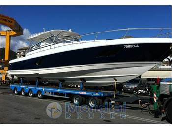 Intrepid 475 Sport Yacht