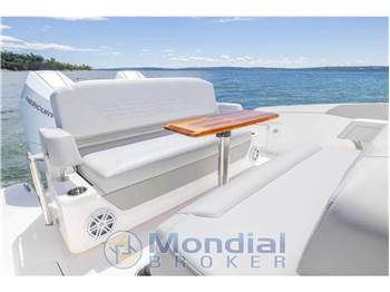 Tiara Yachts 35LS