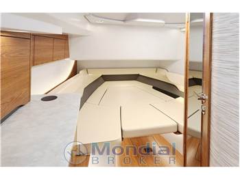 Tiara Yachts 35LS