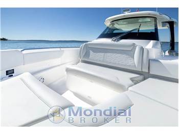 Tiara Yachts 35LS