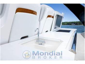 Tiara Yachts 35LS